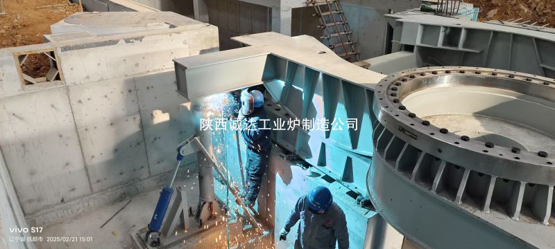我公司自主研發的國內首臺豎井預熱等離子直流電弧爐正式啟動安裝！